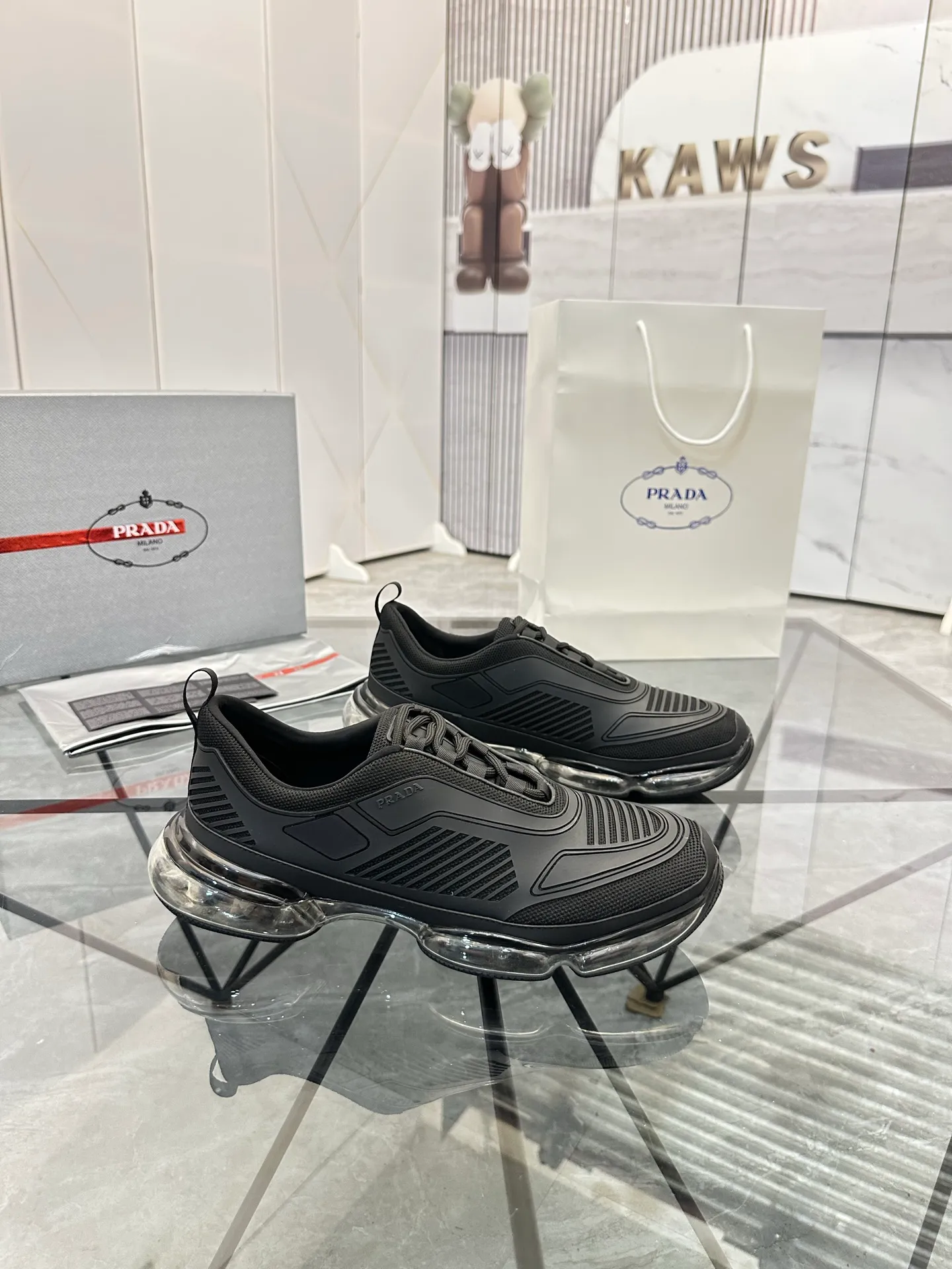 Men's shoes for sale 💰: 💰P660¥ High-end top quality Product trademark: Prada *"Prada*" low-top casual shoes Regular size: 38-45 (can be customized to 46) Product materials: Upper imported from the counter original material, breathable lining, cowhide foot pads, original air cushion outsole. No.: 001